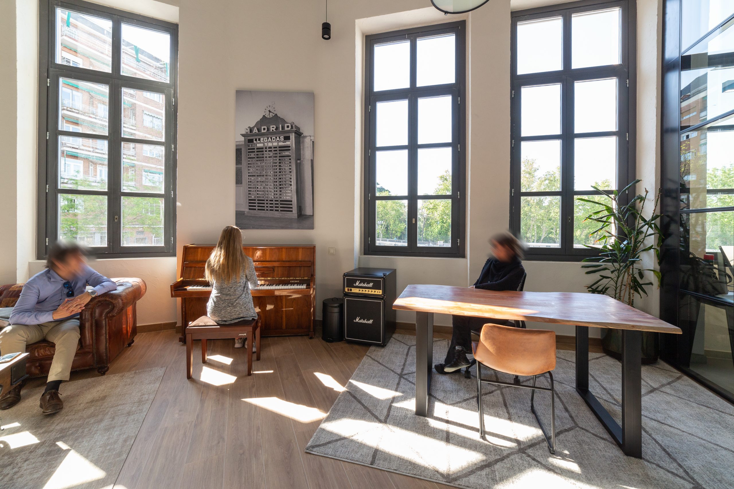 Warner Music Station