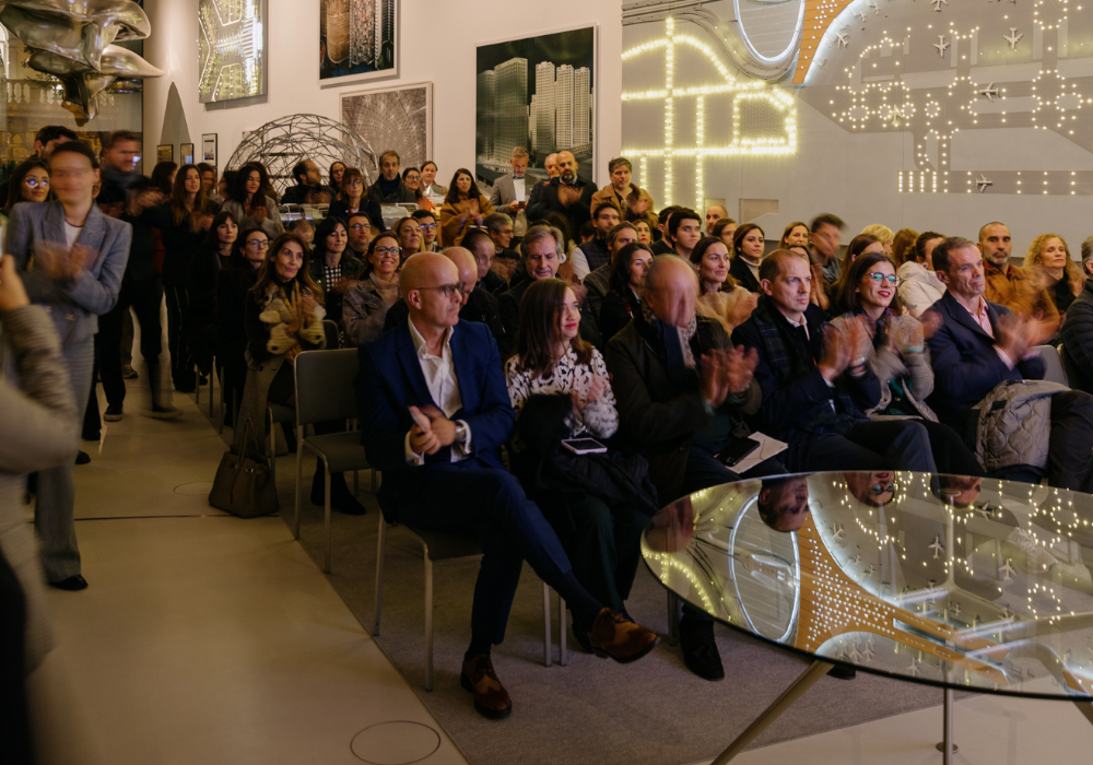 Cosmos en Madrid por Norman Foster Foundation, Tecno y Aretha