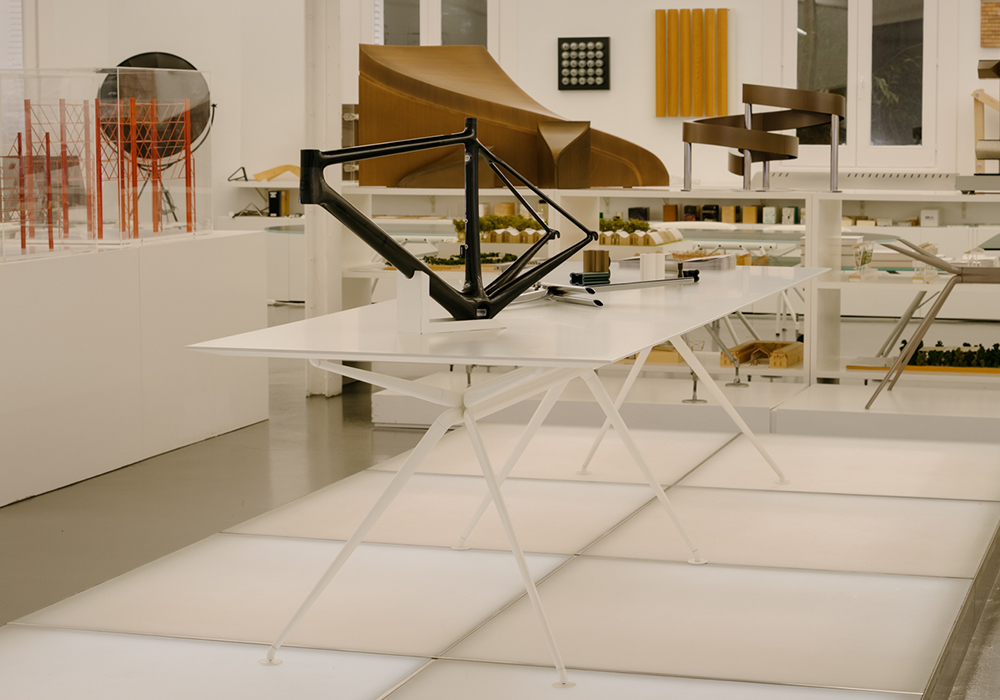 Cosmos en Madrid por Norman Foster Foundation, Tecno y Aretha